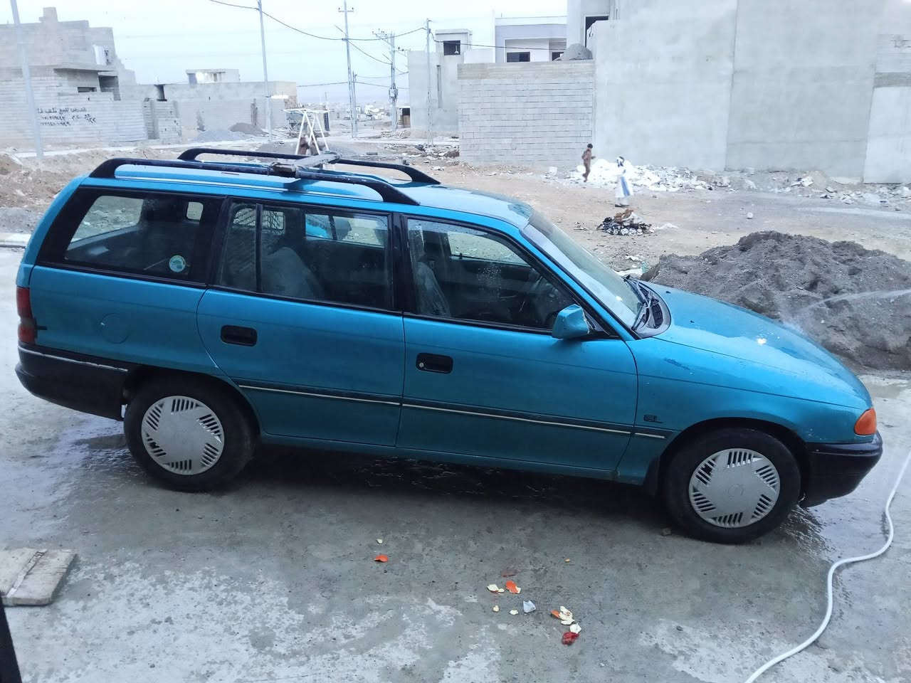 أوبل استرا ستيشن حجم 16 بسمي شرط الوكاله والتحويل بيها اثر بخار سنويه وهزه جديد اربع تواير جدد سياره نضيفه مال جناي بدون صبغ بس السقف مطوز اثر تقحيل سياره حلوه ونضيفه   للاستفسار ***********
