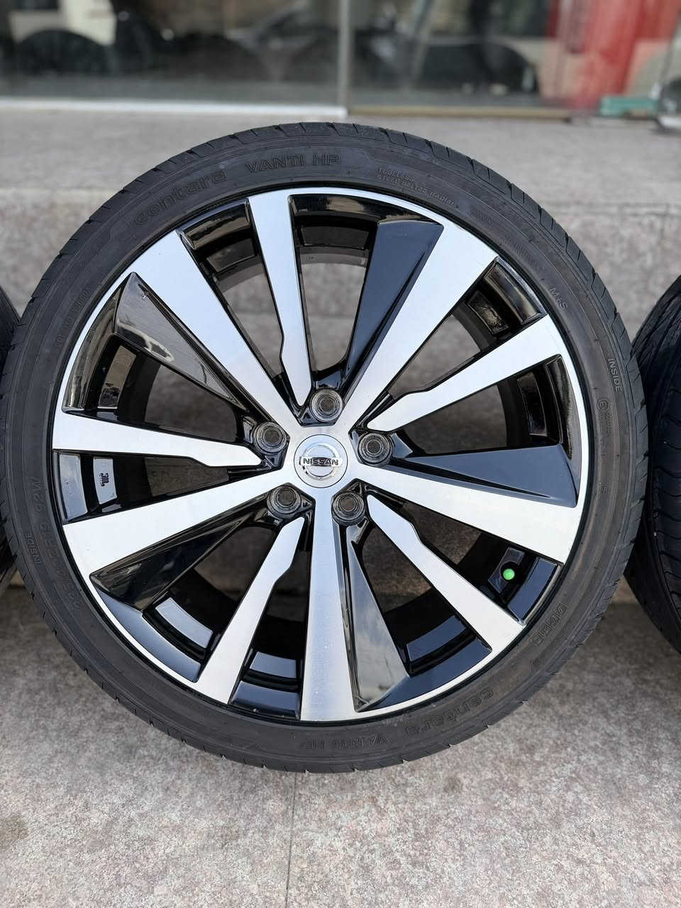 ويل كب نيسان التيمة حجم 19 اصلي بيع او مراوس  ***********  بصره قرب جامع الكواز
