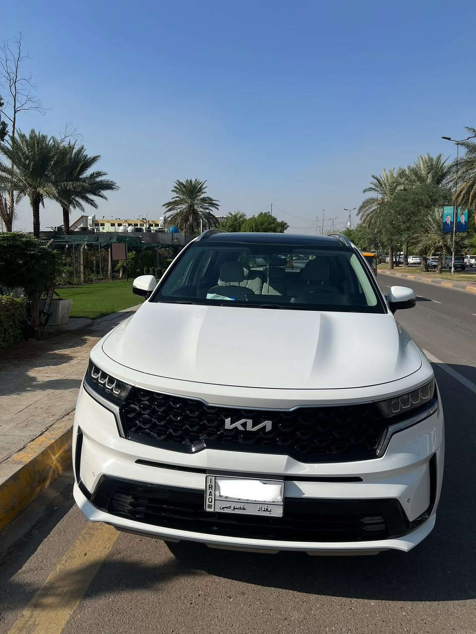 السلام عليكم سياره سورنتو موديل 2022 سته سلندر مكفوله كفاله عامه من الضربه فقط شخطات بسيطه مميزاتهه 
سته سلندر
سبعه راكب
كير ماوس
هاند بريك بصمه 
نظام نزول منحدرات
تشغيل عن بعد 
وبنوراما 
حساسات اماميه وخلفيه 
وكامره خلفيه 
مرايا شفط 
وكشنات كهرباء 
3 قطع تبريد  
بردات خلفيه 
شاحن وايرلس 
اضاءه محيطه متعدده الالوان 
صندوق كهرباء فتح ذاتي  
كشنات جلد ومغلف ايضا بجلد النوعيه الدرجه اولى  
انظمه قياده متعدده 
بيهه ضمان الدوليه 
ماشيه 41 كيلو 
رقم بغداد يعني التحويل اسهل للاستفسار عن السعر الاتصال على الرقم ***********
