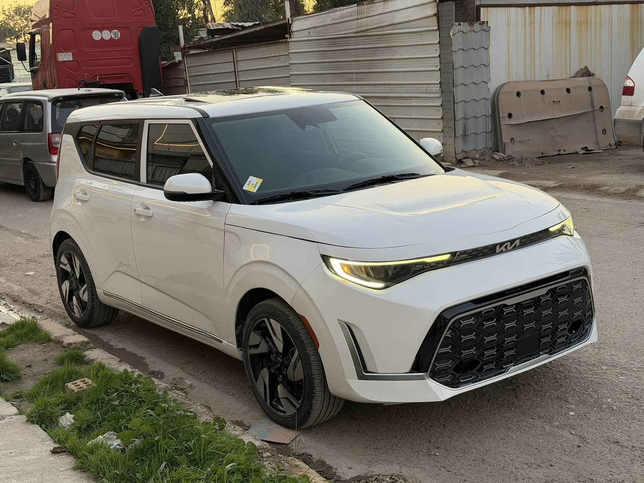 سلام عليكم
للبيع كيا صول موديل 2025 جتي لاين  بدون رقم منفيس بسمي 

حجم المحرك 2000 دوش ماشيه16 الف

اعلى فئة  بالصول فول  موصفات خاصه تجي فتحه وبصمه وشاشه ايباد وبجم عدسه زنون بلادي سايد بريك بصمه ابواب بصمه 
كشنات كهرباء كشنات تدفه شاحن وايرلس تبريد بيانو رادار امامي شغال رادار خلفي رادار يمنه ويسره حساس اطارات كشاف امامي شغال نضمه قياده
 السياره جديده كلش 
لد امامي شغال لد خلفي شغال اشاير بل مري ولكب كروم حجمه 18  وبيبان حمر بلادي اناره داخليه دمام صوت امامي وخلفي 
 تشغيل عن بعد اطفاء ذاتي 
انضمه قياده السياره وارد امريكي بدون ايرباك حادثه موضح بلمنشور تبديل باب وطخطخات ع كده انصبغن 
السعر 155$
المكان بغداد الامين2 

الرقم ***********
