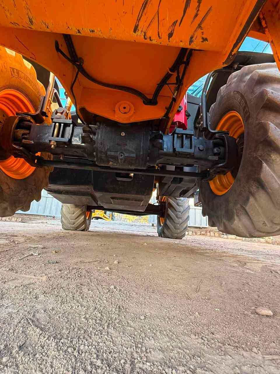 � للبيع – رافعة تلسكوبية JCB 540-200 بحالة ممتازة وجاهزة للعمل فورًا! 🚜

هل تبحث عن ماكينة قوية تتحمل أصعب ظروف العمل وتوفر لك أعلى إنتاجية؟

المدى للاستيراد والتصدير تقدم لكم رافعة JCB 540-200 بأداء قوي واعتمادية عالية، لتكون شريكك المثالي في مواقع البناء، والمصانع، والمخازن، والمشروعات الكبرى.

✅ حالة ممتازة ومجهزة للعمل
✅ محرك قوي واقتصادي في استهلاك الوقود
✅ كابينة مريحة توفر أعلى مستويات الأمان والراحة للمشغل
✅ صيانة سهلة وتوافر قطع الغيار
✅ قوة رفع عالية وثبات ممتاز أثناء التشغيل
✅ مناسبة لجميع أعمال الرفع والمناولة

💯 مع المدى للاستيراد والتصدير… الجودة عنواننا والثقة أساس تعاملنا.
نحرص على توفير أفضل المعدات بأعلى جودة وأسعار تنافسية مع خدمة مميزة قبل وبعد البيع.

📞 للاستفسار والتواصل:
01211114947
أو
01277886747

📩 راسلنا الآن لمعرفة السعر والتفاصيل، ولا تضيع فرصة امتلاك ماكينة قوية ترفع كفاءة عملك وتزيد إنتاجيتك.

المدى للاستيراد والتصدير
🌟 معدات موثوقة… جودة تستحق الثقة


**إذا كنت صاحب هذا الإعلان وتريد حذفه لأي سبب، رجاءا أرسل رسالة إلى الدعم الفني**