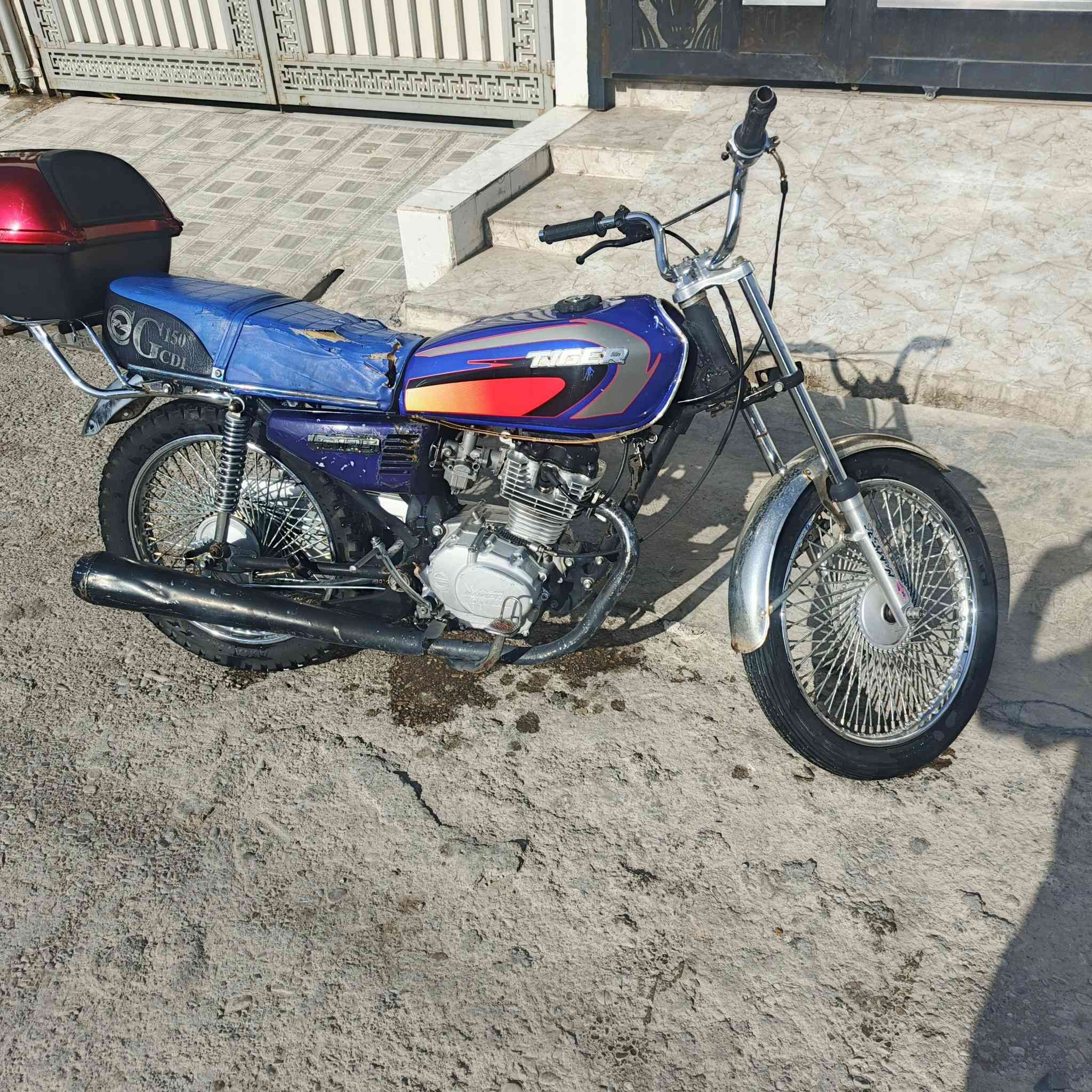 السلام عليكم خوان مطور البيع سعره 225وبي مجال حك الجيه ***********
