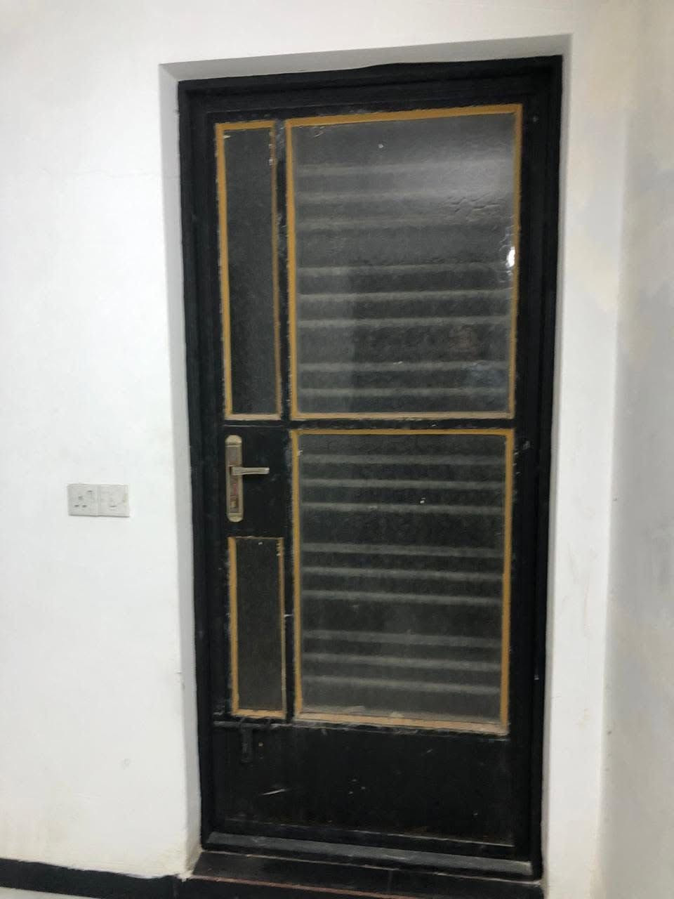 للإيجار في السيدية

🏡 دار سكني

📐 المساحة: 70 م²

✨ المواصفات:

* 3 غرف نوم (غرفة ارضية)
* صالة
* مطبخ
* خدمات

💰 بدل الإيجار: 825 ألف دينار (قفل)

📞 للاستفسار: ***********

شركة ابو بأسل للاستثمار العقاري
