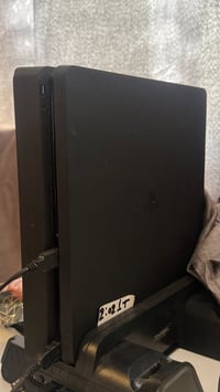 بلي 4 مهكر  نضفافة 100:100   1تيرة  مع شاشة مثل ما موضح  مع الملحقات س...