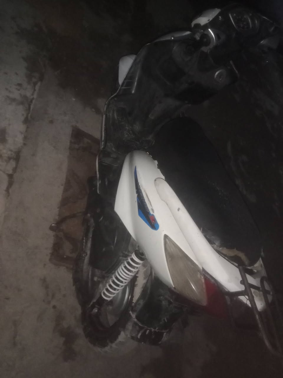 سلام عليكم دراجة سكنس ١١٠ياباني شغالة سلف هندر كهربائيات شغالة بس الكلج إلمامي بي صوت رايدهة ب٣٥٠ وبيهة مجال مدينة الصدر ***********
