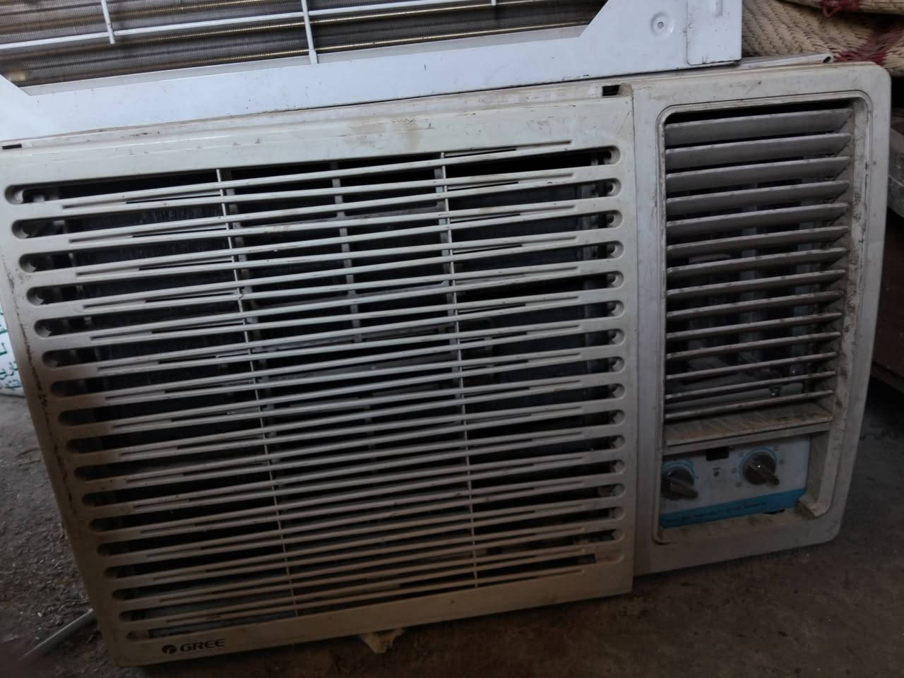 مكيف مديا على شغل مداخل تصليح 2طن سعر 200عنوان بغداد قرب لبسمايه ***********/***********
