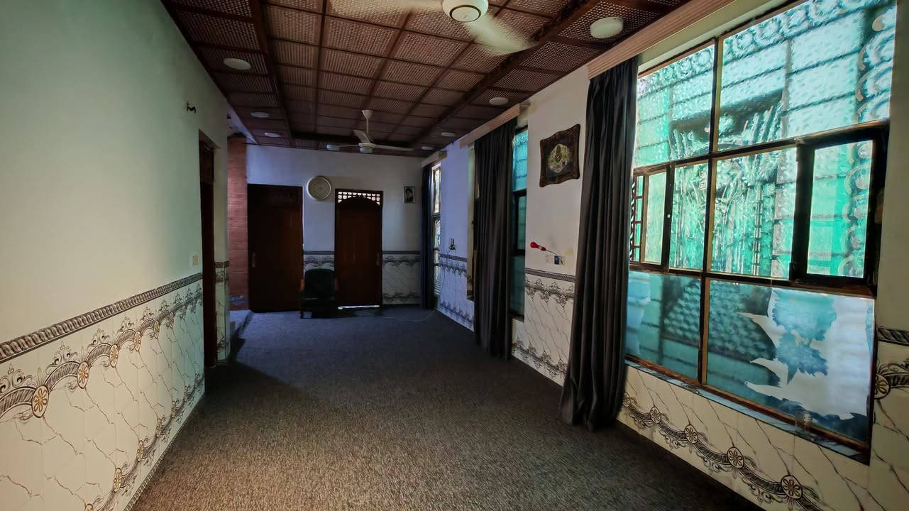 السلام عليكم . بيت للبيع طابو زراعي مساحته 272 متر في منطقة البو جاسم  كامل الخدمات ماي وكهرباء وخط مولد عندي سند الطابور الزراعي بأسمي مكانه عالشارع مطل على شارعين أمام البيت وخلف البيت مشمول بقرار 320 بالتطويب وقدمت معامله سعره 55 وبيه مجال بسيط الاتصال بالرقم ***********
