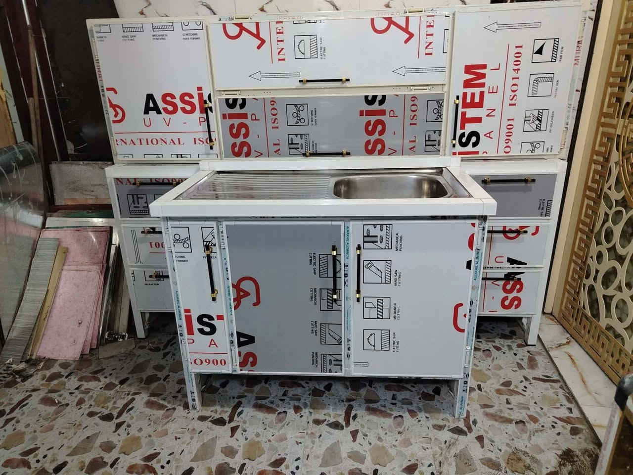 كاونتر مترتين  3 قطع  
سنك متر و 10 
اخو الجديد 
استفسار 
***********
بلد شارع الامير
يرهم مراوس
و اذا عندك كاونتر او سنك لبيع نشتري منك
