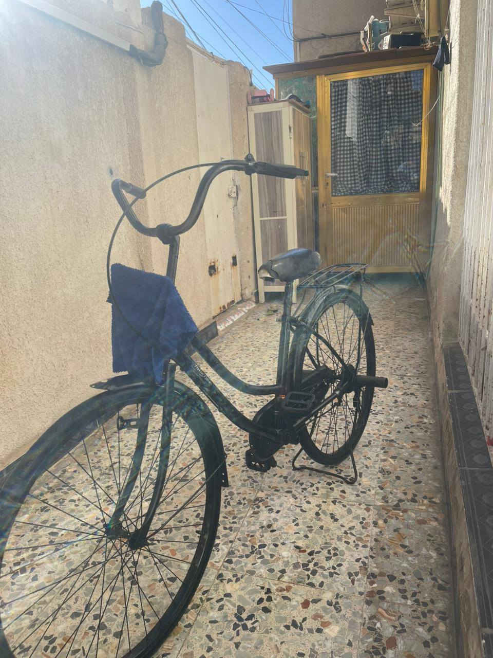 بيسكل بناتي لبيع حجم ٢٦ لون اسود ٧٠ وبي مجال ياباني الرقم ***********
