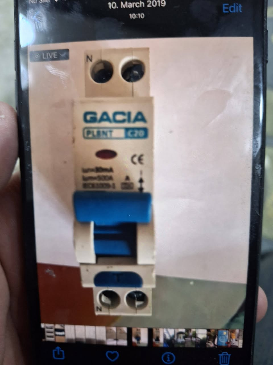 السلام عليكم عندي بضاعه كهربائيات متنوعه بين ، جوزات، بوردات ،خلايا ،انارة ، ايرثلكج وغيرها كلها اصليه من المانيا عددهن ٢٢ الف قطعه متنوعه موجودة بالناصريه
للاستفسار الاتصال على الرقم ***********
