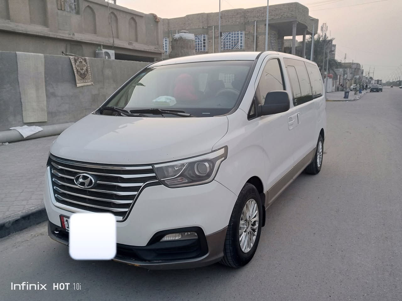 السلام عليكم ستاركس للبيع موديل 2020 اصل مفتوح محور مسكر رقم بغداد انكليزي سنويه مجدده ل2030 سياره جاهزه من كلشي 
السعر 215💲
العنوان البصره 
هاتف/***********
