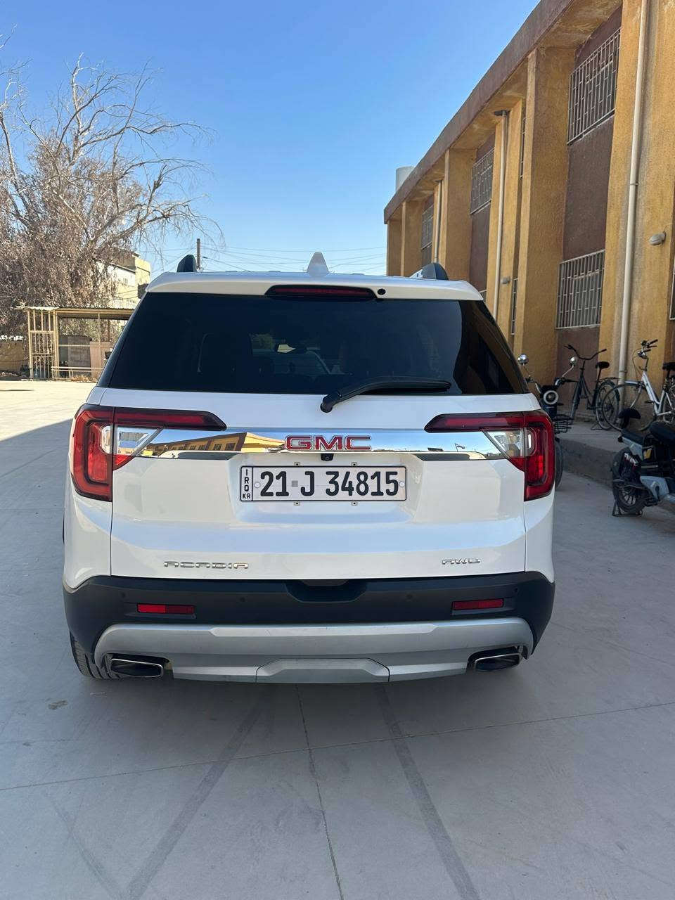 جيمسي اكاديا 2021
***********

السلام عليكم
سیارة موجود ب كركوك

‏ GMC Acadia 2021 SLT

ماشية 140 الاف كيلو متر وليس ميل 

فول مواصفات للأخير عدا الفتحة  

٧ راكب - ٣ قطع تبريد

محرك V6 تنفس طبيعي  

‏‎فور ويل(AWD) - كشنات جلد - تشغيل عن بعد

- نقاط عمياء - رادارات (360) امامي خلفي جانبي - 

صندوق كهرباء ( ويفتح بالرجل ايضا ) - سستم صوت (bose) - - تدفئة كشنات - كشنات كهرباء

‏‎تحديد مسار - اوتو ستوب - تنبيه ذاتي عند الاقتراب من السيارات - قفل تلقائي - مراية تعتيم ذاتي + اشاير  - سايد بريك بصمة - فول تحكمات ستيرن - اضاءة العالي اوتو - لايت ٣ عدسات - منظومة زنون بلادي  

‏‎وبعد بيها هواااي مواصفات

 الحادث واضح بالصور 

‏‎سعرها225💵  

ملاحظة /  السيارة بدون صبغ 
               قيغ محرك مفتوح فقط بدون اي عيب محرك          
               بشرط.  
 
وباب السكن امامي بيه تعديل قليل مع حافة البونيد فقط    
‏‎
السيارة جديدة وبالواقع بعد احلى وكل التفاصيل مذكورة بالكامل اي استفسار ثاني هذا رقم
*********** كركوك, العراق
