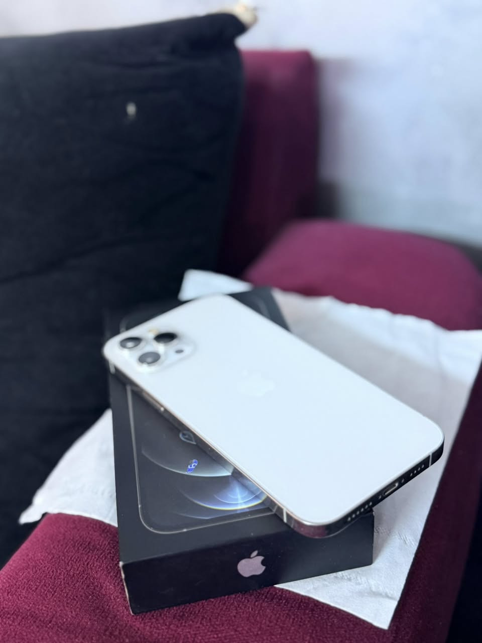 ايفون ١٢برو ماكس  بطاريه٧٤                   رقم الهاتف (***********)
