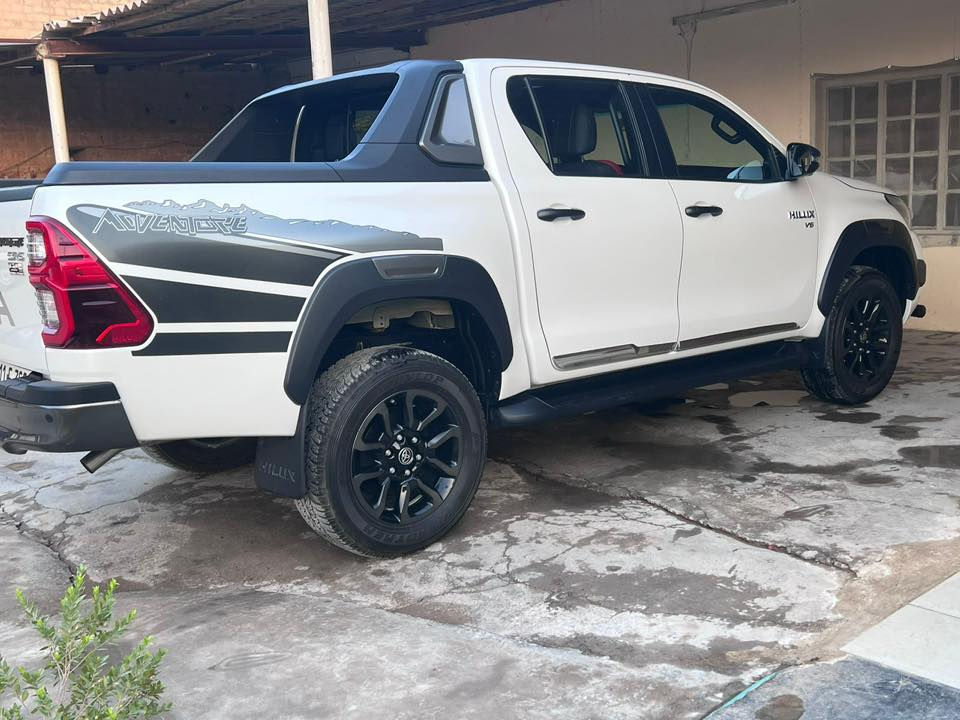 موديل ٢٠٢٤ مكفولة ماشية ١٨٠٠٠ الف كيلو متر للبيع مستعجل    *********** الاتصال
