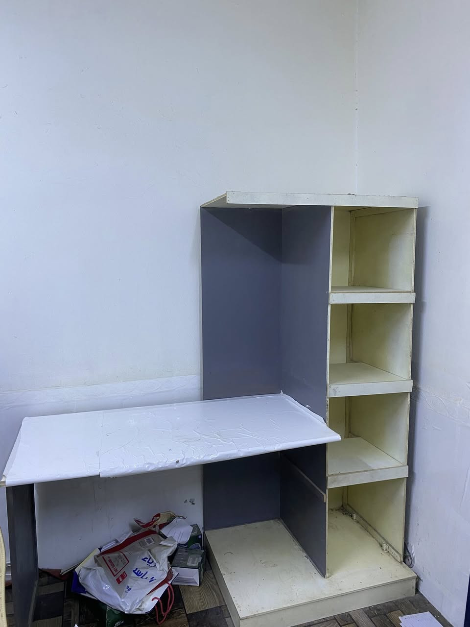 للبيع
كنتور
شاشة ٣٢
سرير
مكتبة

***********
