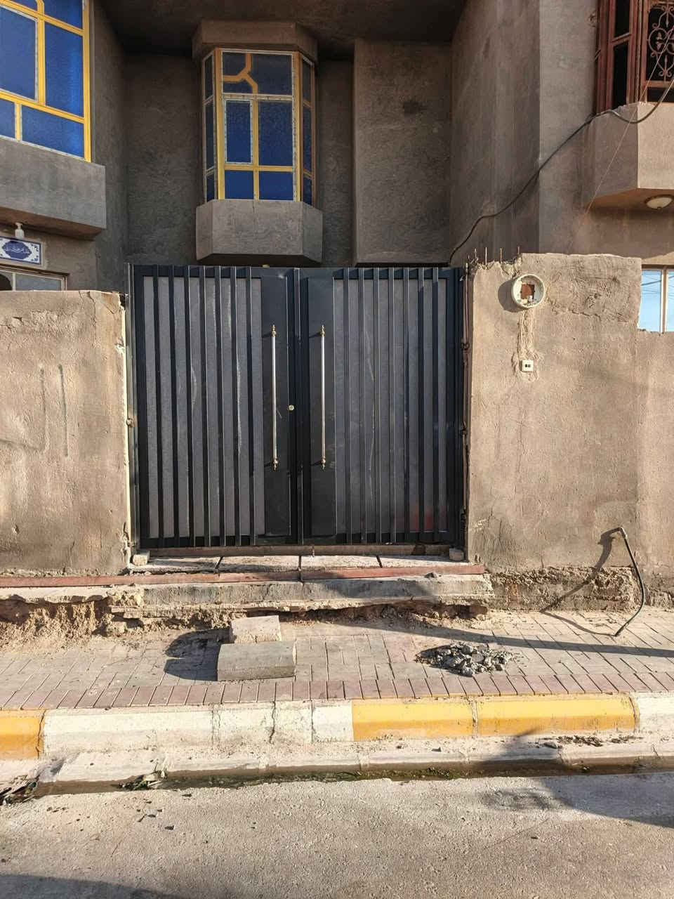 حداده العامه لبيع شبابيك وبوب ومحجرات ونواع الحداده كافه سعار مناسبه جدا جدا العنوان قرب السيطرة ال جروخي الفرع الثاني السكك سعار مناسبه جدا *********** واتساب
