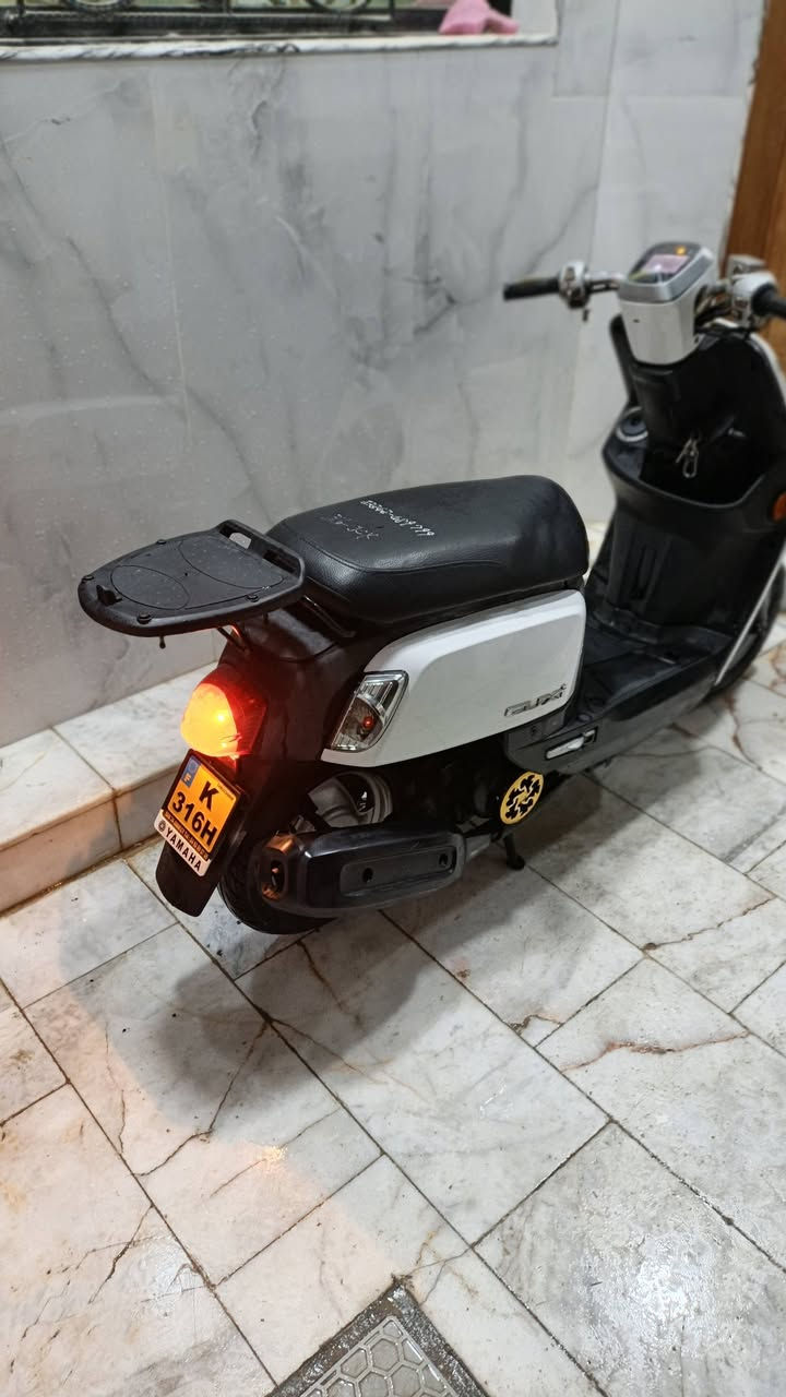 سلام عليكم دراجة بوليس مسطره للبيع
دراجة مكفوله كفاله عامه قبل شهر نازله من الرمبه اوراقها موجوده 
مبدل بيها كفرات وكفراتها الاصليه موجودات قبل كم يوم مبدل كلجات 
مزود بيها يدات بريك و قبق فلاوين شرط المعدل و الشلعه 
السعر مليون و 300 وبيها مجال مكاني كربلاء حي العباس 
للاستفسار علئ هذه الرقم ***********
