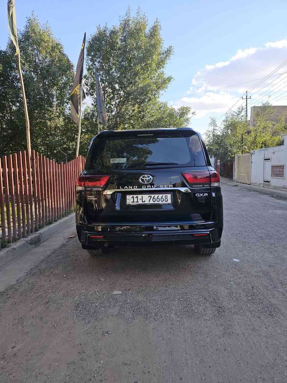 سلام عليكم عندي سياره للبيع لاندكروز موديل 2022 رقم بغداد دولي ماشيه 40 ألف سيارة توين تيربو فول فول مواصفات سياره جديده وحلوه عنوان بغداد ولشراي يتصل على ***********
