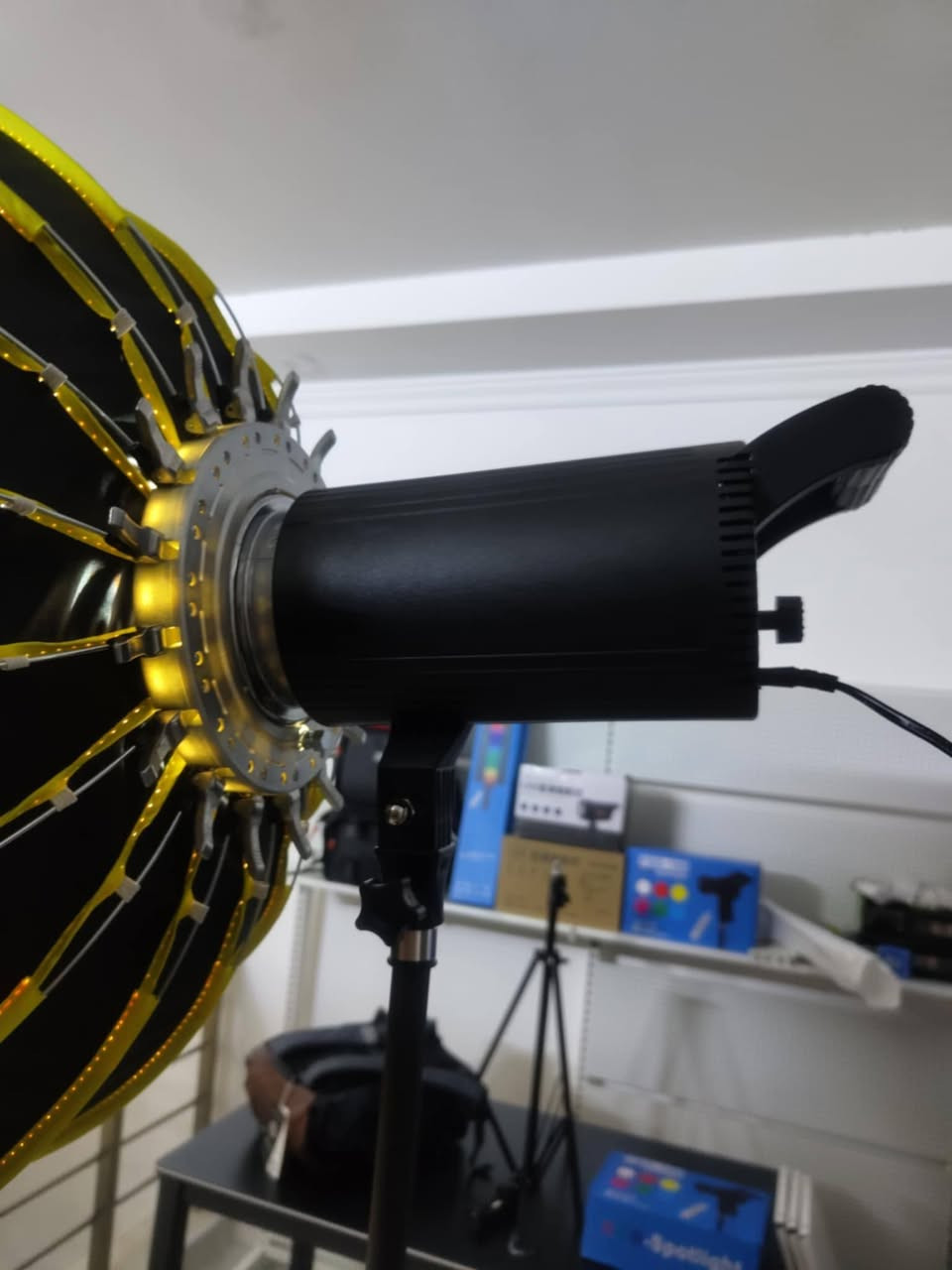 سيت الإضاءة كامل مستمره (جديد غير مستخدم )
قوة الإضاءة 100 واط 
الأوان ابييض و شمسي و اسفر 
ويا سوفت 90 سم و ستاند 2 متر 

قفلة 130 الف 🔒

توصيل موجود الجميع مناطق العراق


**إذا كنت صاحب هذا الإعلان وتريد حذفه لأي سبب، رجاءا أرسل رسالة إلى الدعم الفني**