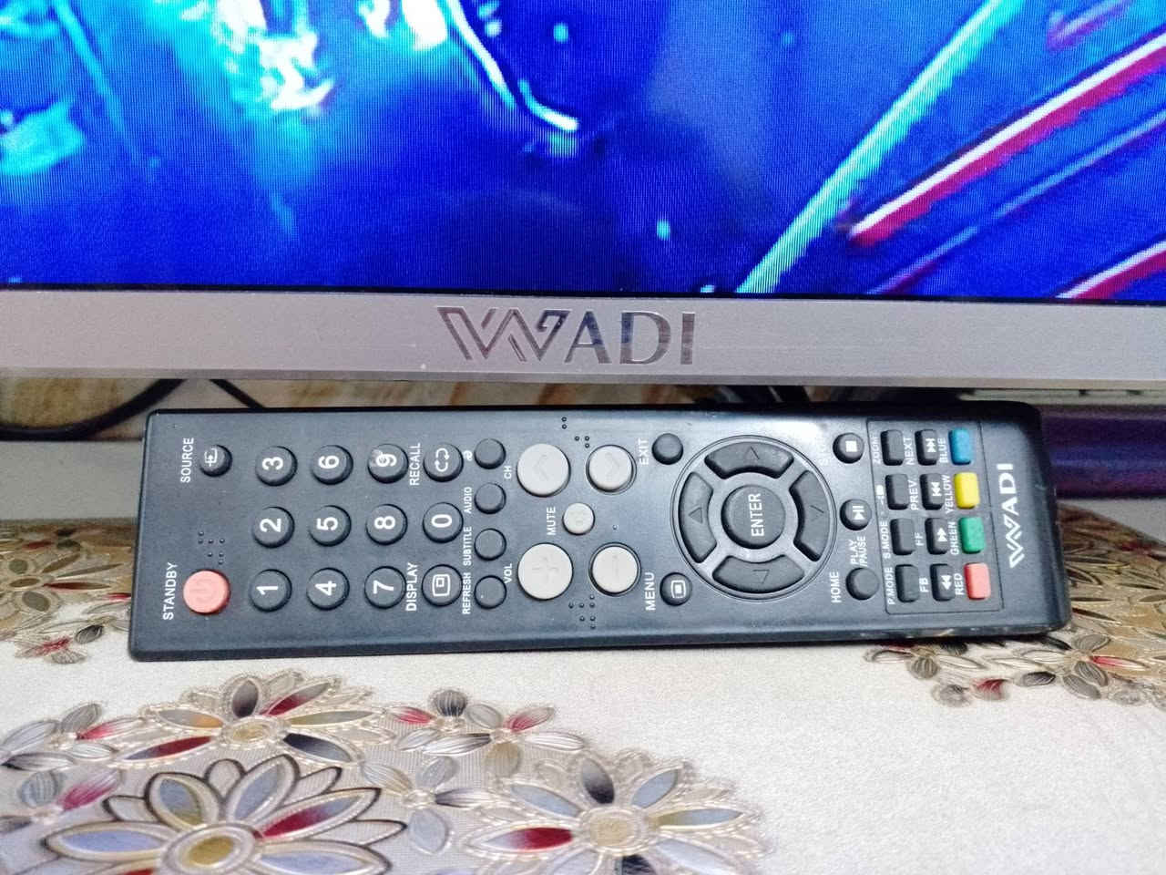 السلام عليكم للبيع شاشة بلازما ماركة WADI حجم 40.مع الريمونت بدون نت.الصورة شوية بيهة زراك بس حلوة ومقبولة.السعر 65 الف.العنوان الفحامة قرب الجزيرة السياحية.مبايل.***********.يوجد واتساب.مع الشكر الجزيل للادمن.
