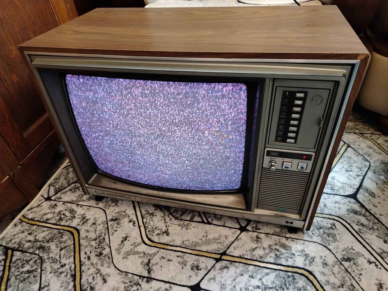 السلام عليكم
تلفزيون اي اي سي
التوليف الذاتي
للبيع
ابيع ديكور لين ربطت علي ستلايت
ما سحب
السعر 75 الف
العنوان بغداد
الحبيبية
***********
