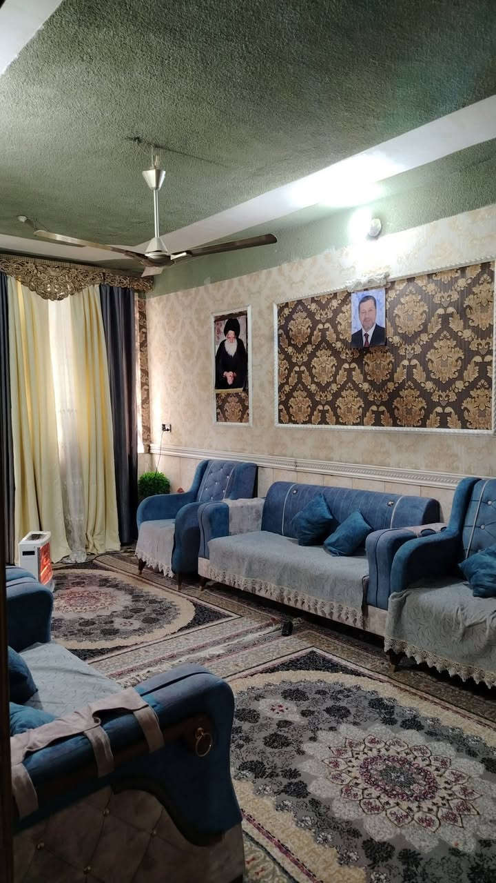 بيت البيع مساحه 100متر طابقين كامل من كلشي بناء طابوك غرفتين فوك وحمام وصاله والجوه غرفه وصحيات ومطبخ واستقبال وصال وغرفه ومنور بيت كامل مكانه معملجي للاستفسار اتصال العنوان @الجميع ***********
