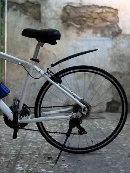 السلام عليكم 
بايسكل C700 ماركة مبردا  MERIDA حجم 28 معدن المنيوم ويالة ماركة جاينت سستم شيمانو تورني موديل حديث مضلع تبديلات الكير 3*8 البايك مختم ميردا خفيف وسلس مناسب للمسافات البعيده كامل مابي نقص السعر 150 الف وبي مجال مكاني الكاظمية او ساحة عدن ***********
