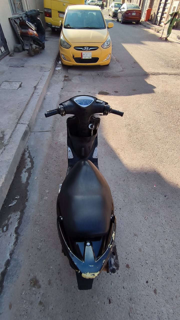 السلام عليكم 
للبيع دراجة ماكس عدلة 120 شغالة بيها نقص فقط باتري و دشلي مال سلف دراجة مال بيت حتى مرات تستحي نطلع بيها تجي تفحص و تقتنع يلا تاخذ مكاني بغداد رئاسة المعلمين مجمع الكهرباء *********** .
