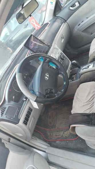 السلام عليكم سونتا للبيع موليد 2007 وارد أمريكي ضرر مابيه صبغ جاملغ الخلفي سياره شغاله سعر 95 وبيها مجال ***********
