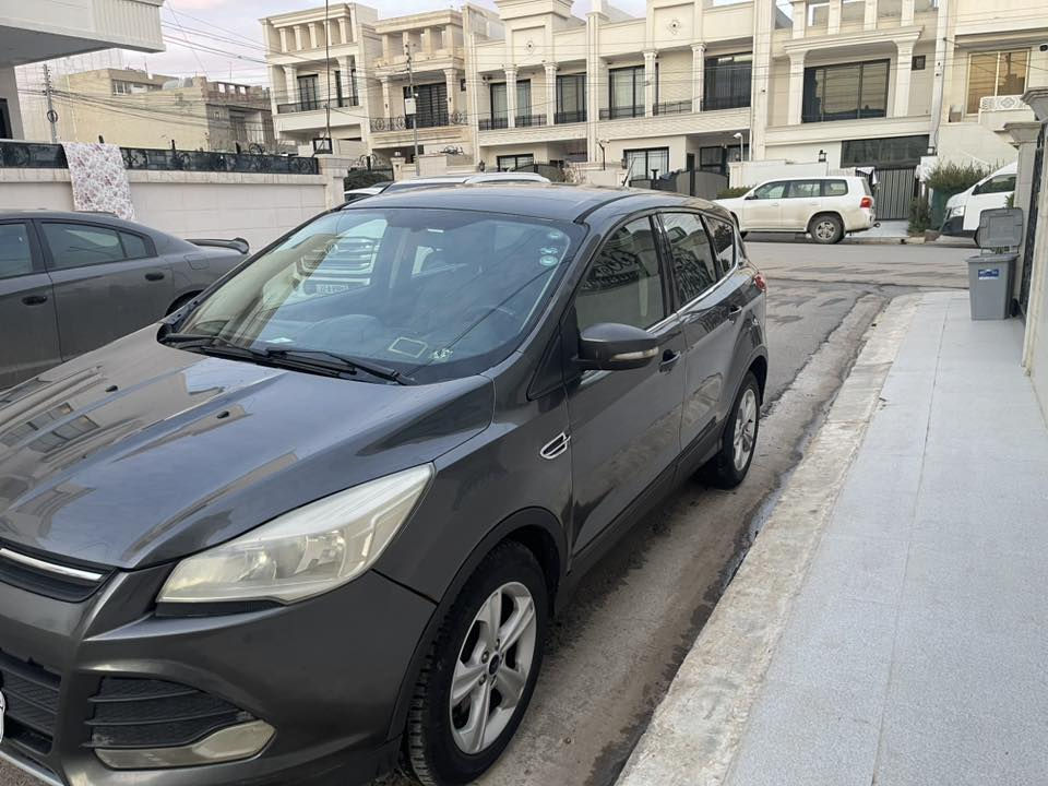 فورد ئیسکیپ ٢٠١٦
دوو پارچە چامرغو دەرگای سەیاق 
دەبل ئەکسل 
مواسفات SE 
بۆ زانیاری زیاتر
***********
