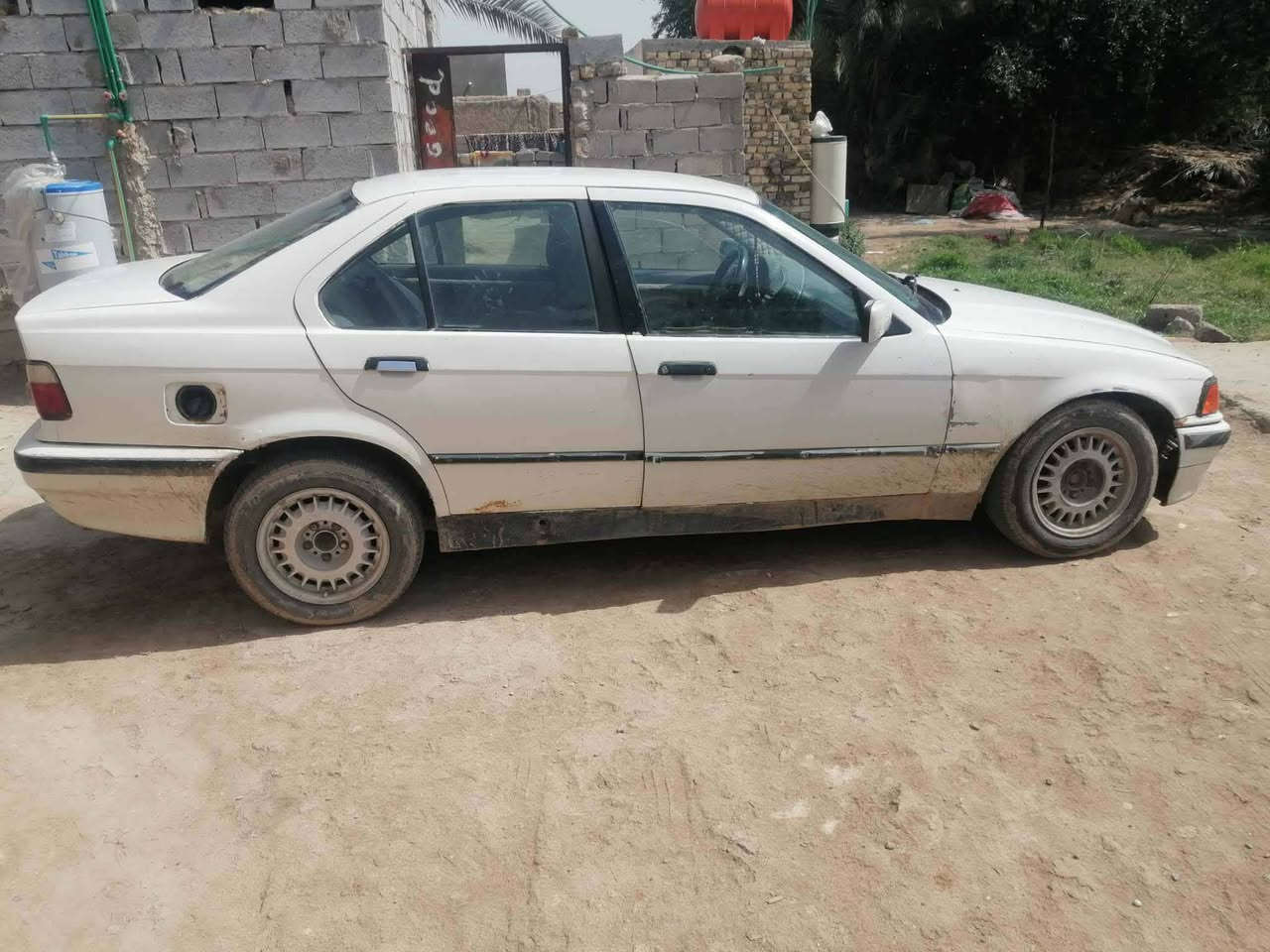 السلام عليكم  BMW للبيع باسمي
السعر 17 وبيه مجال للشراي 
مكان الديوانيه الحمزه الشرقي 
غير متواجد على فيس بوك 
للاستفسار ***********
