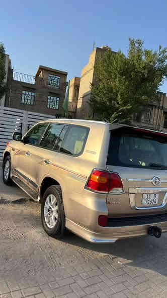 للبيع لاندكروز 
موديل  2008 
مكينه  6  سلندر  4000
رقم بغداد الدولي ب اسمي السنوية 
لون ذهبي 
كفالة عامه من الضربة 
بيها كلير بالبنيد فقط 
ماشية 188000 KM
السعر 238 $ بيها مجال قليل
العنوان بغداد البلديات
للاتصال ***********
