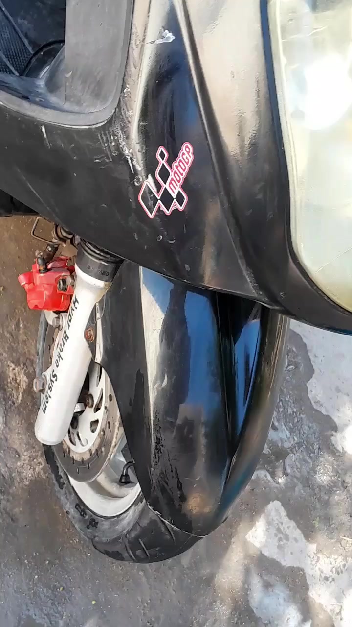 السلام عليكم شباب رمضان كريم دراجه سكنس فحل ياباني موديل 2009دراجه نقصها بس كابريتر وهندر دراجه حاليا تشتغل نكره سلف لايت اشاير هورن كيج بانزين كيج سرعه دراجه مال جناي بوشه 58شلعه ومعدل ويل رياضي أمامي وخلفي بيع ومراوس السعر 450العنوان كربلاء العطيشي متواجد واتساب رقم الهاتف***********
