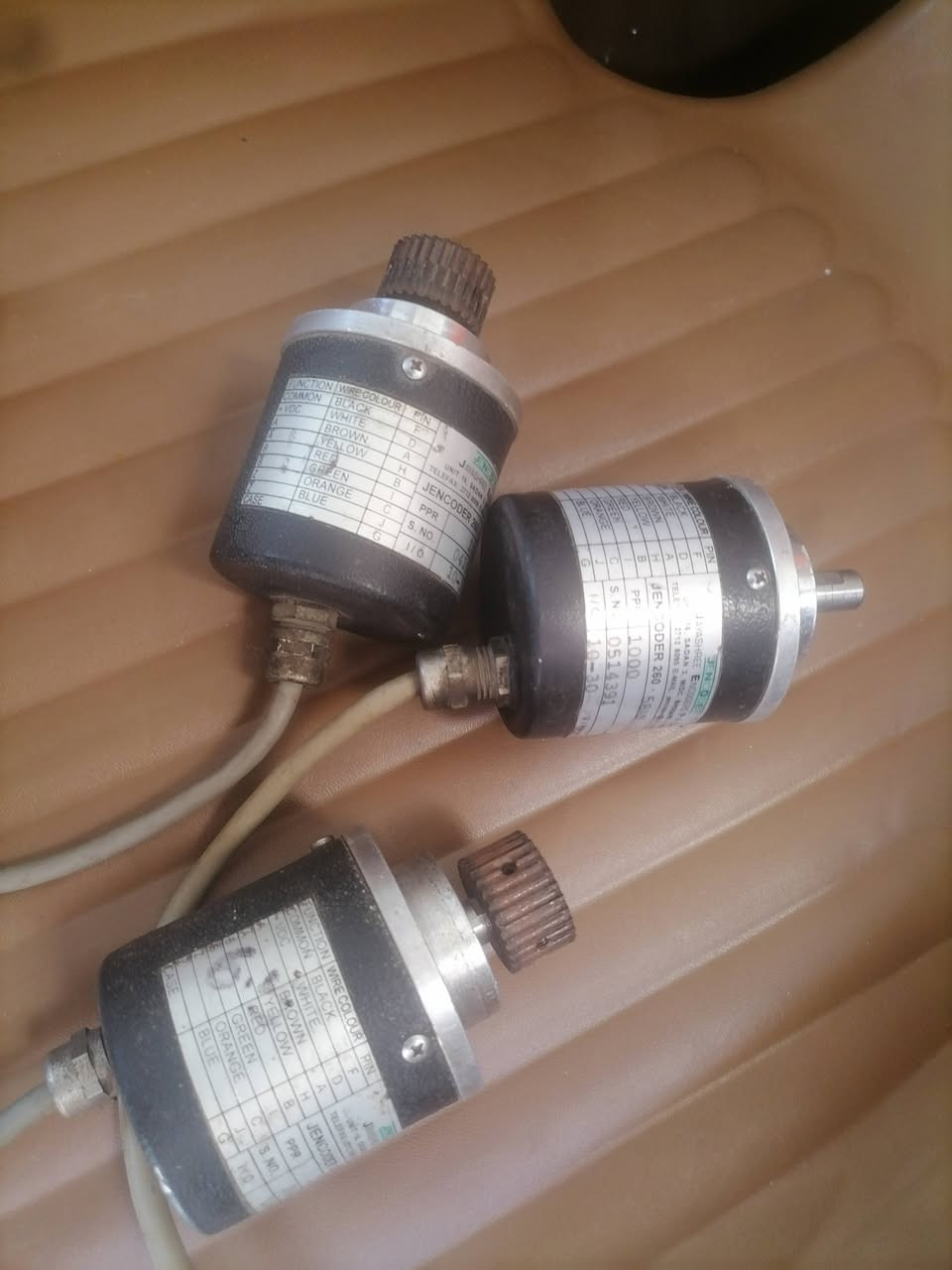 📢 للبيع: يوجد عدد ٣إنكودر صناعي (Rotary Encoder) بحالة ممتازة
​الماركة: JENCODER (Jayashree Encoders)
​الموديل: JENCODER 260 - 58AN
​الدقة (PPR): 1000 نبضة/لفة (1000 PPR)
​جهد التشغيل: 10-30 فولت (10-30 V/HV)
​نوع الإشارة: خروج كامل للقنوات مع المتممات (A, \bar{A}, B, \bar{B}, Z, \bar{Z}) لدقة واستقرار عالي ضد التشويش.
​الحالة: استعمال بحالة ممتازة، مجهز بترس مسنن ومرفق بكابل التوصيل وجاهز للتركيب فوراً في تطبيقات التحكم الآلي والـ PLC. للتواصل على رقم 01124306750 & 01128382198


**إذا كنت صاحب هذا الإعلان وتريد حذفه لأي سبب، رجاءا أرسل رسالة إلى الدعم الفني**