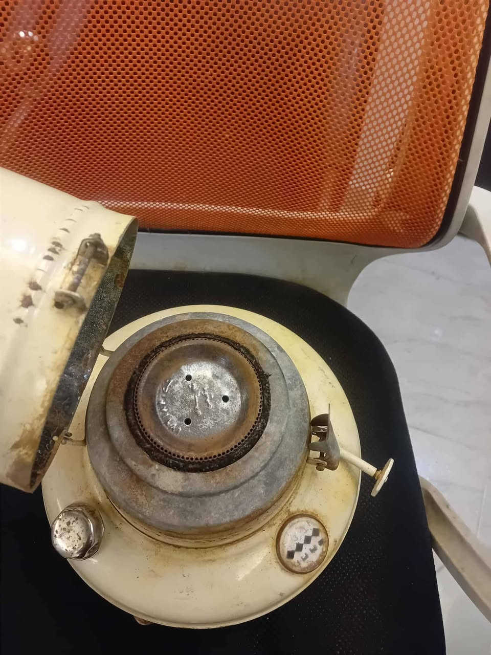 مدفأة كاز قديمة 🔥
صوبة كيروسين تراثية كانت منتشرة في بيوت العراق والأردن في الستينات والسبعينات من القرن الماضي
قطعة ديكورية أصيلة تعكس روح الزمن الجميل
عمرها يقارب 80 سنة
بحالة جيدة جداً
مصنوعة من معدن مطلي بطلاء حراري مقاوم للحرارة
تصميم كلاسيكي جميل يصلح للعرض والديكور التراثي
قطعة مميزة لهواة المقتنيات القديمة والديكور الريفي
بسعر مناسب جداً 👍
متوفر التوصيل 🚚


**إذا كنت صاحب هذا الإعلان وتريد حذفه لأي سبب، رجاءا أرسل رسالة إلى الدعم الفني**