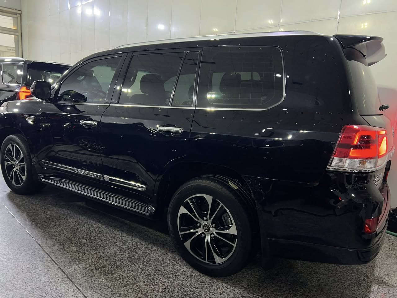 السلام عليكم تويوتا لاندكروزر گراند 8 سلندر
خمس بصمات باب شفط شحن نقال كرسي 3 دكم
***********
***********
