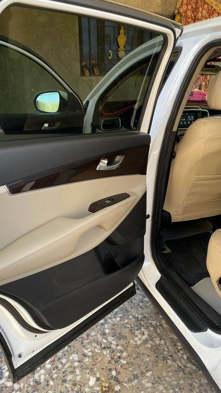 سورنتو 20 وارد امريكي محرك اربعه سلندر 2400 حادثه بس البنيد مبدل والباقي كفاله سياره جديده ماشيه 49 ألف مواصفاتها سبعه راكب تحكم استيرن وردار بالمرى وشاشه وكامره خلفيه جاهزه من كل شي تبريد قطعتين رقم بصره تحويل مباشر مكانها ابو الخصيب حمدان  وسعرها 210 والشراي يتصل *********** البصرة, العراق
