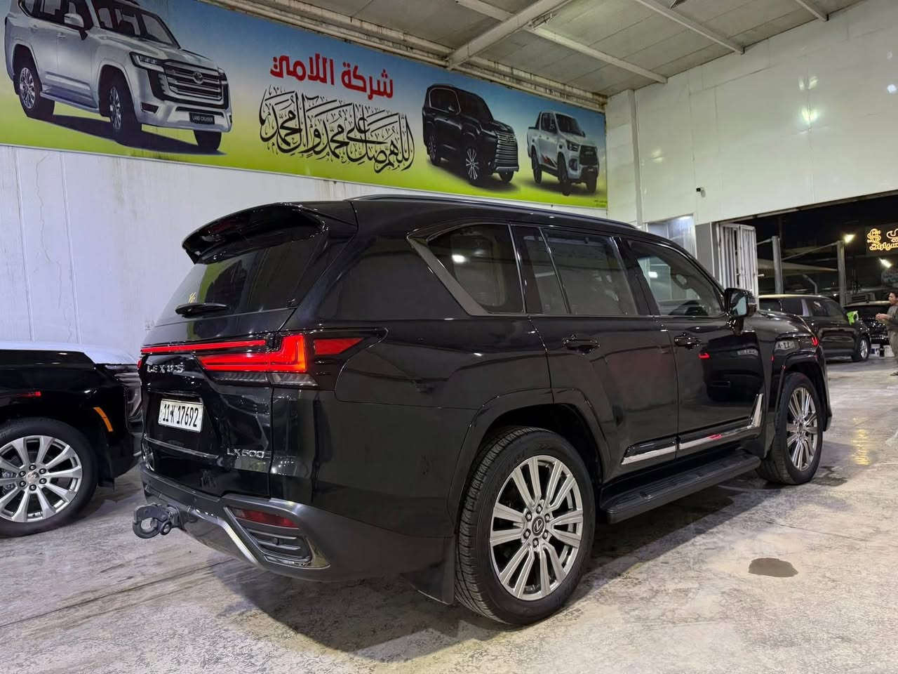 السلام عليكم 
لكزس VIP 2023 وكالة SAS
ماشية 29 الف كيلو متر 
مكفولة السيارة كفالة عامة ماعدى رصعه صغيره وبالجاملغ الخلفي ومطلعيها pdr 
السيارة مغلفة ppf
سعرها :108.500 الف دولار (10شدات و85ورقة) وبيها مجال 
للاستفسار:***********
مكانها:معارض النهضة شركة اللامي
