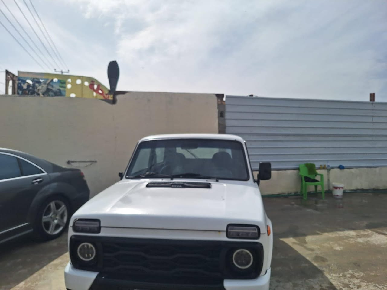 السلام عليكم 
الاناقه والجمال الروسي 
للبيع 
(لادا )دخول جديد 
 موديل 2020
نظام 4ويل
تخم ويل وتاير روسي شركه
كير عادي 
سياره نادره من نوعهه وكلاسيكيه
مشموله بقرار تسجيل المركبات لسنه2026 
السعر 35$ مكاني ديوانيه 
للاستفسار الاتصال بالرقم ‭٠٧٨١ ٨٢٧ ٩٧٩٨‬
