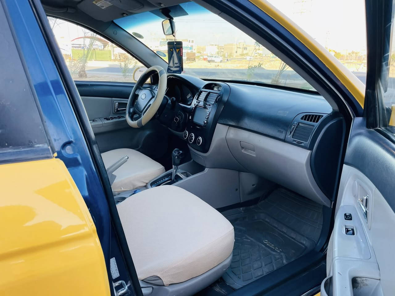 سلام عليكم البيع سبكترا موديل 2009 وارد امريكي مكفوله كفالة عامه حته من الفتح سيارة جديده وجاهزه من كلشي تبريد ثلج حدادية تخم تاير كير ومكينة 2000 دوش مكفولات هيه غرامات مصفره سيارة أحله من صور السعر 85 الأستفسار علا رقم *********** مكان سيارة كربلاء
