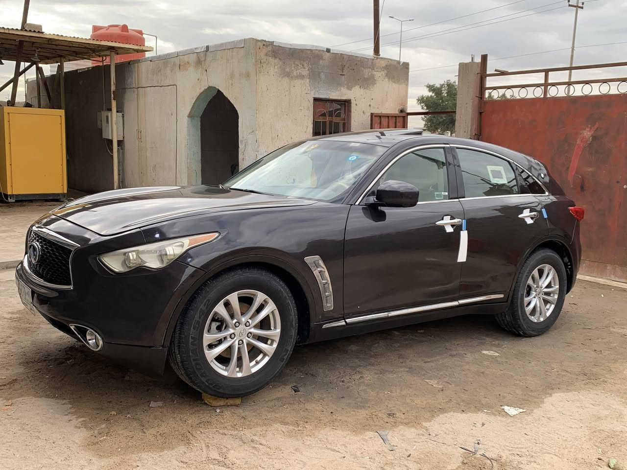 بيع او مرارس انفنتيQX70فول مواصفات مديل2017 كير ومحرك 6V..3700نته ماشيه 85الف حقيقي سعر 125 وبيها مجال قليل ومو سعرها تحكمات بصمه أبواب بصمه تشغيل رقم مثنى مشروع وطني سنويه2029تحويل ثاني يوم السياره  بيها صبق وارد أمريكي حادثه جاملق الايسر. امامي شاشه+كامره+حساسات+جنطه وبصمه شفط+تحكم ستيرن+تحكم كشنات بيها مواصفات حداده جديده طخم تاير سرعه300 الرون 9☠️المكان بصره الدير ***********
