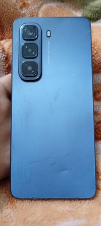 انفنكس هوت 50. ذاكره256 الجهاز كلش نضيف فقط دكمه لبل الصفحة التشغيل ال...