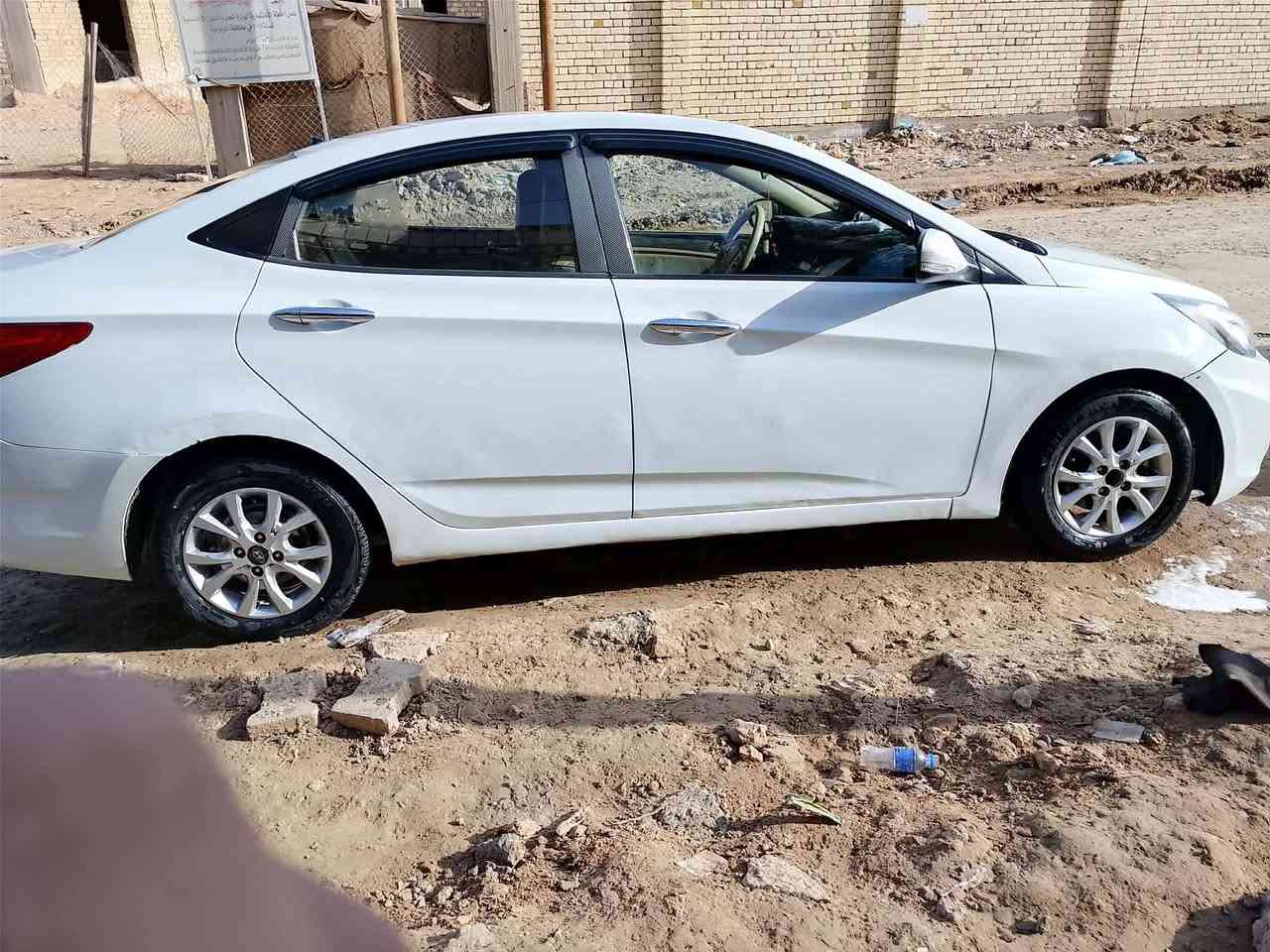 اكسنت 2015
مكينه 1600 رقم ميسان انكليزي بسمي مداور مشروع وطني هزة جديدة 

السيارة بدون ضربة فقط بارد موضح بلصورة 
والمكينه قرص معلك  بيهه صوت قليل 
وبدايه القماره بيهه تكشير موضح بصورة 

السعر 95وبيهه مجال المكان ديوانيه 

***********
