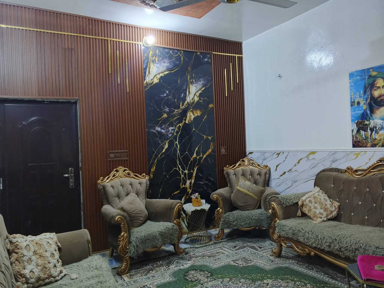 دار للبيع مساحة 250 متر
طابقين طابق الاول غرف النوم العدد2
واستقبال + هول +ترك+مجمع صحيات
طابق الثاني اسويت كامل مع غرفتين
غرفة بطن غرفة عدد الغرف 3 غرف
***********
*********** متوفر واتساب
