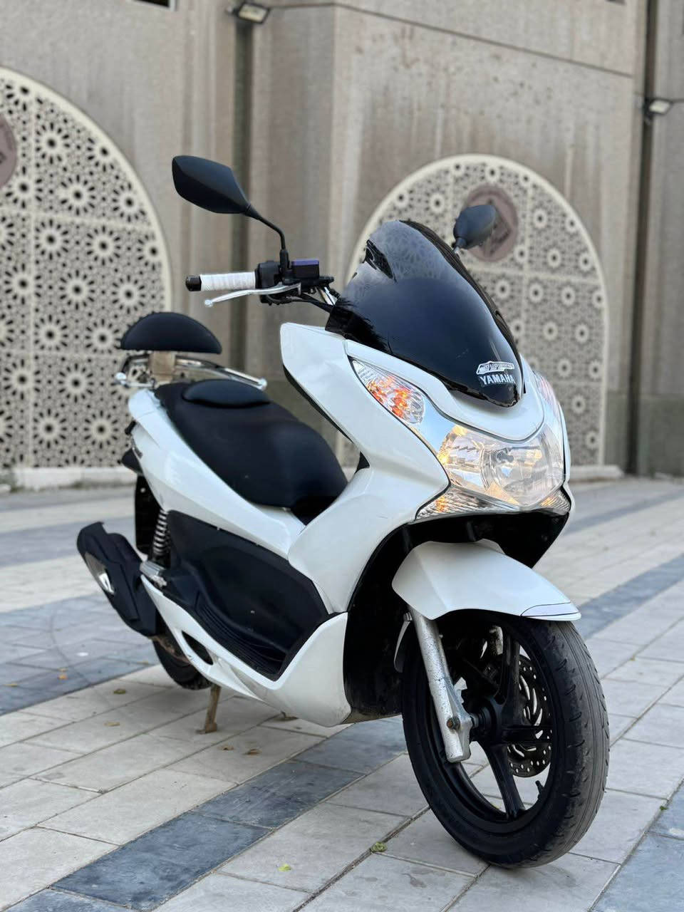 السلام عليكم للبيع دراجه pcxجيل الاول  دراجة  ماخذها رمبه الدراجه وأعلى ايدي حجم مكينه 150ياباني الاصلي دراجه جديده مال جناي وعلئ ايدي لون ابيض   
ياباني الاصلي دراجه كامله أستان كهربائي حساس ازدحام سويجات دراجه جديده الدراجه  احلا من الصور مال جناي المكان بغداد دراجة مكفوله اي نقص مابيه السعر 1450
وبيها مجال بسيط  
اي استفسار *********** Colombo, Sri Lanka
