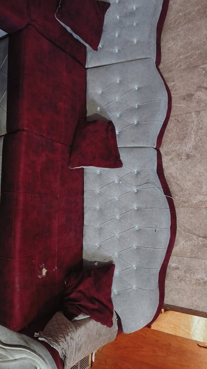 السلام عليكم تخم ديوان للبيع لعنوان لشعلة ام نجم لسعر ١٥٠ رقم لهاتف ***********
