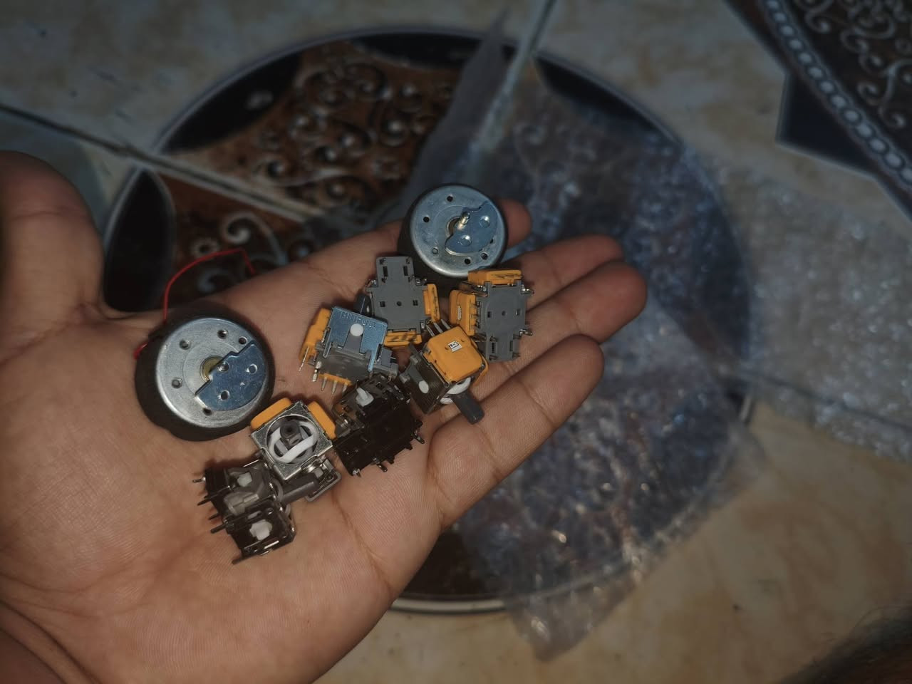 السلام عليكم شلعه 20الف گيوره مغناطيسيه 7 وياهن 2 عادي 2 جوستكات تجاري مال 3 شغالى و4 عاطلا 6 روس شحن شغالت


**إذا كنت صاحب هذا الإعلان وتريد حذفه لأي سبب، رجاءا أرسل رسالة إلى الدعم الفني**
