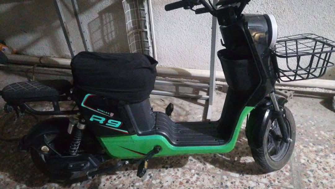 R9
5 بطاريات 
 1500
السرعه 60 حقيقي
*********** وتساب بي

يعني مواصفات حلوه مقابل السعر  350 الف وبي مجال حك الجيه
