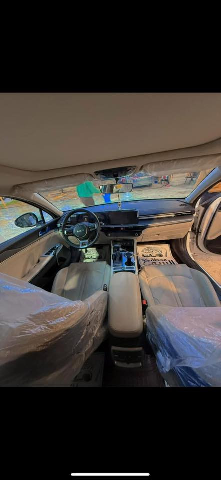 كيا K5 خليجي
رقم بغداد تحويل مباشر 
الموديل : 2024
عداد المسافه المقطوعه :40 km
حجم المحرك : 4 سلندر 2500
بيها بس صبغ بالباب السايق اثر دحجه خفيفه والباقي كفاله
المواصفات
بانوراما سقف 
بصمة تشغيل وابواب تشغيل عن بعد
حساس امامي خلفي 
شاشة دجتل - كأمره خلفيه دواره 
تبريد قطعتين - مقاعد جلد كهرباء 
إشارة مري - لايت زينون - ويل كب
وباقي المواصفات المعروفه 
السعر216 ورقه وبيها مجال 
الاتصال  
رقم الهاتف ***********
موجود واتساب واتصال
