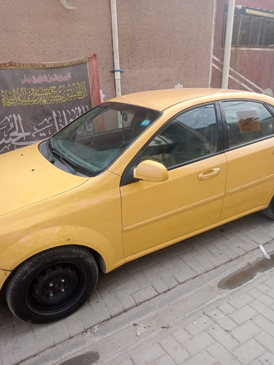 السلام عليكم اوبترا للبيع موديل ١٠ سيارة جاهزة من الاخير كير محرك تخم تاير حدادية كلى جديد سعر ٦٥ او بيها مجال ***********
